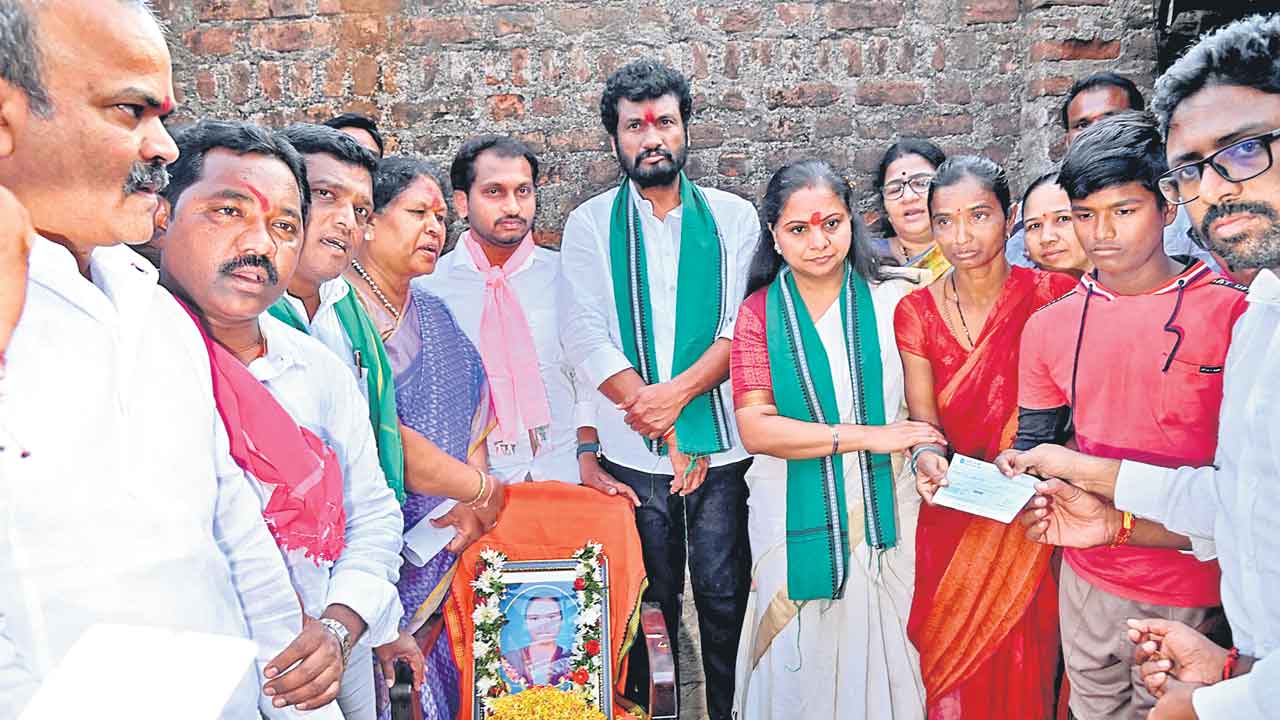 ప్రజల పక్షాన కొట్లాడితే అక్రమ కేసులా?