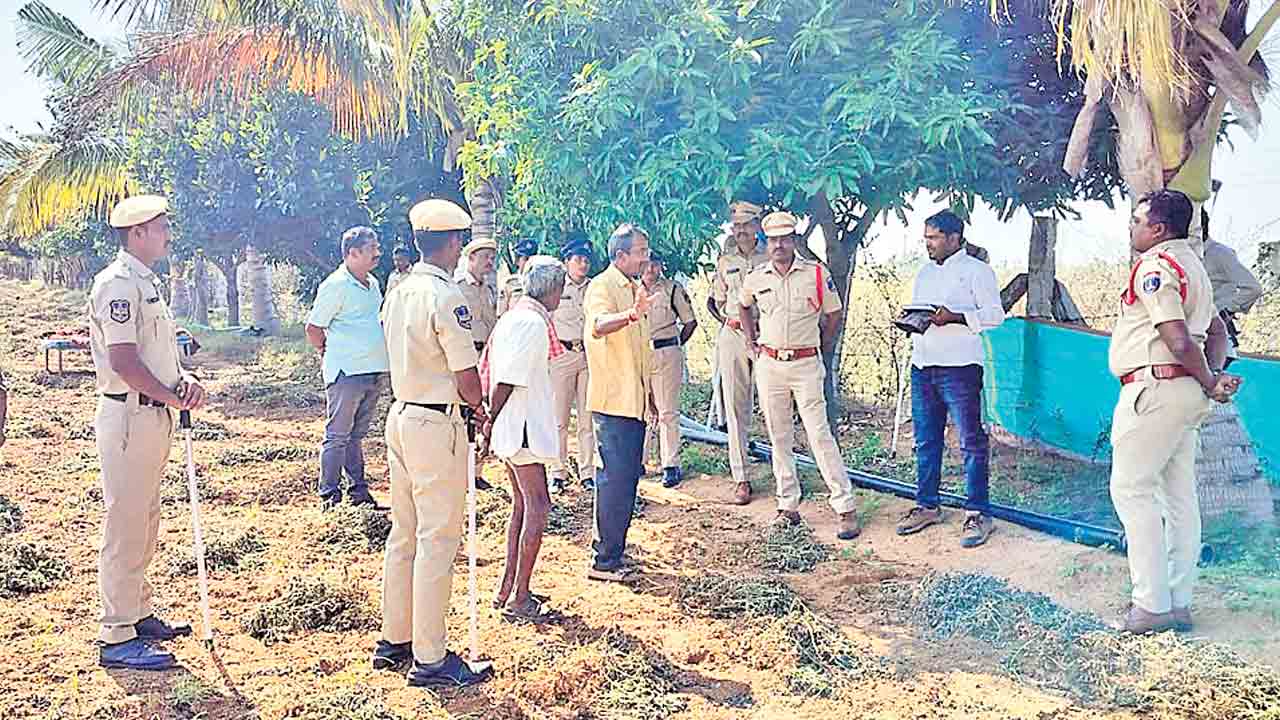 Green Field Survey | ఒక్క రైతు.. పది మంది పోలీసులు.. నిర్బంధంలో గ్రీన్‌ఫీల్డ్‌ సర్వే