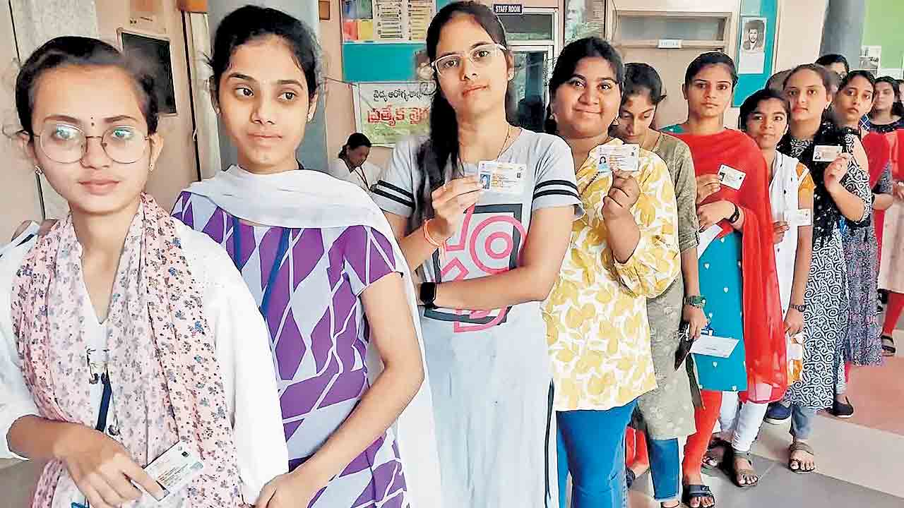 Telangana Voters | రాష్ట్రంలో ఓటర్లు 3,35,27,925.. అత్యధికంగా హైదరాబాద్‌లో