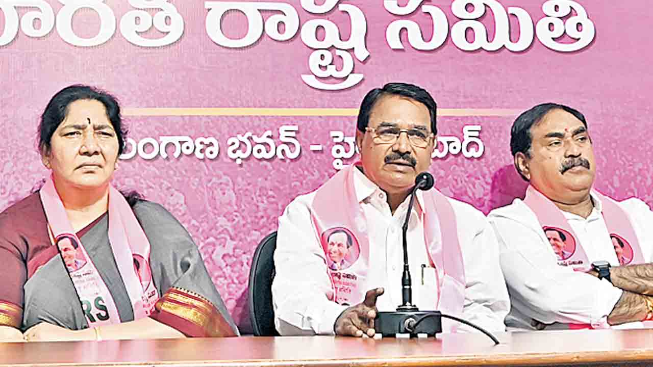 పాలన చేతగాక కక్ష సాధింపు