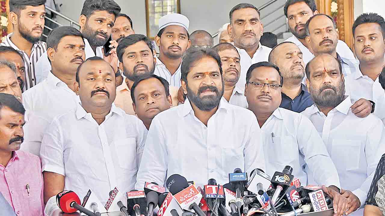 కేసుల పేరిట డైవర్షన్ డ్రామాలు