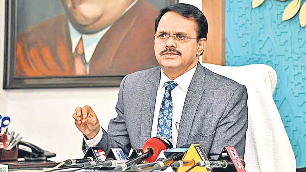 TGPSC | ఆర్థిక కష్టాల్లో టీజీపీఎస్సీ.. నిధులు అడుక్కోవాల్సి వస్తున్నది: బుర్రా వెంకటేశం