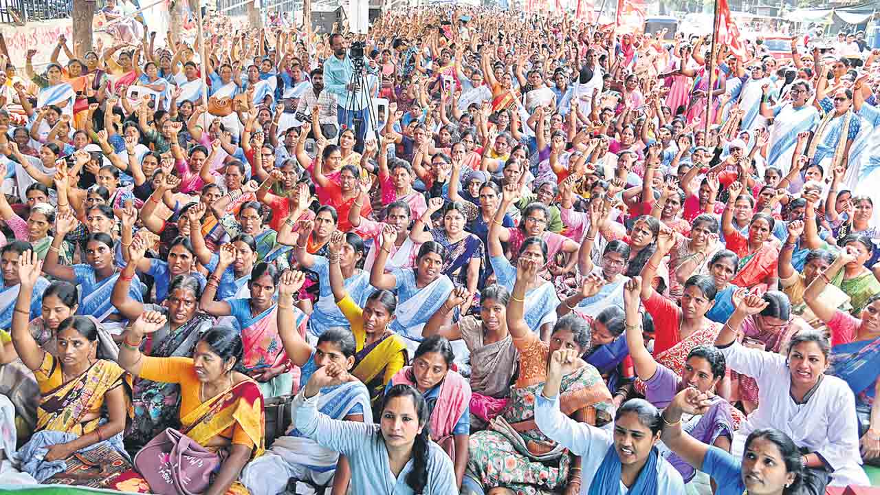 ఆశల శ్రమను ప్రభుత్వం గుర్తించడం లేదు
