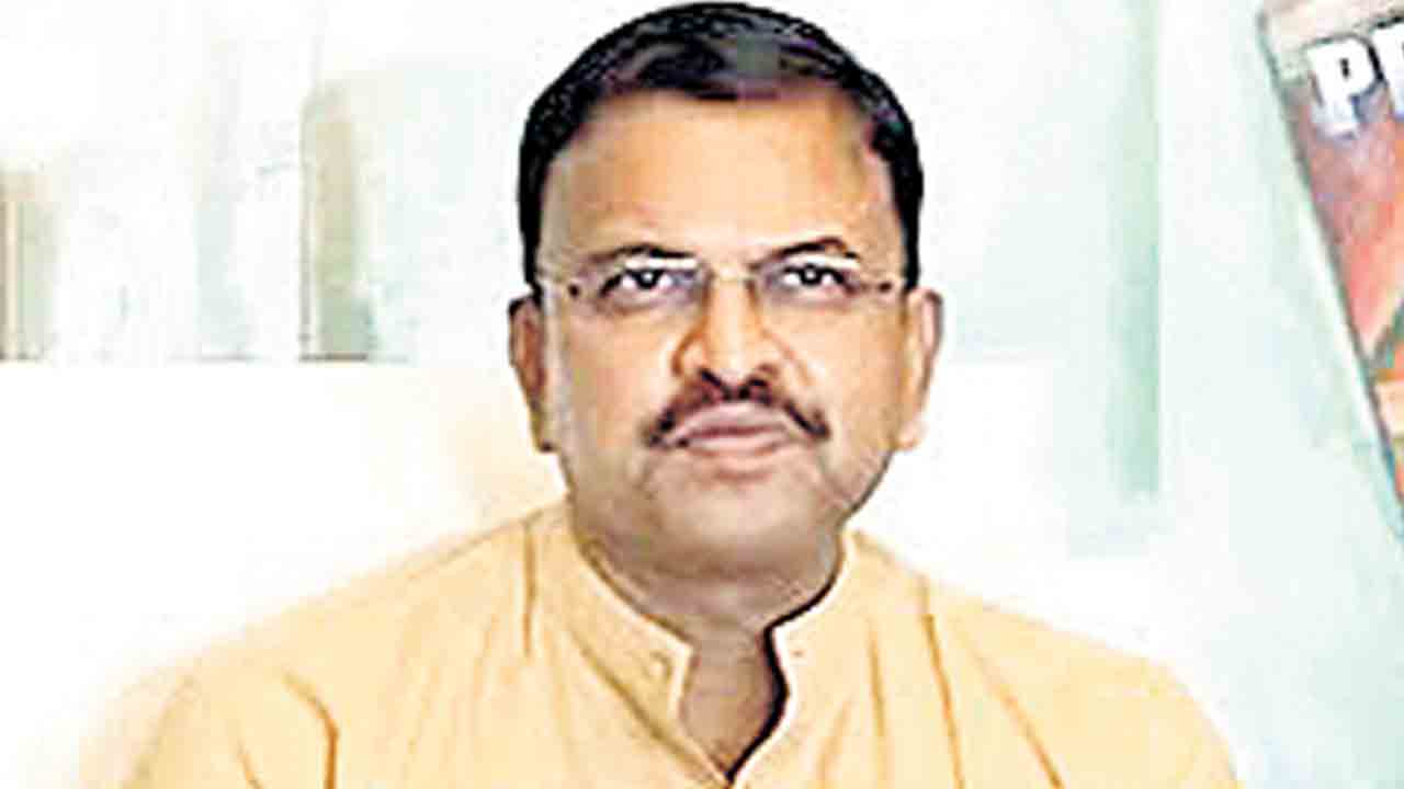 కక్ష రాజకీయాలతో పెట్టుబడులపై ప్రభావం : జేడీ