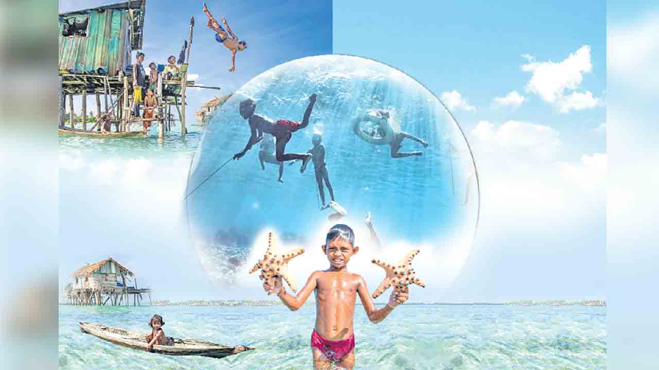 Bajau Tribe | వీళ్లు సాగర వీరులు.. తిండీ నిద్రా అంతా అక్కడే!