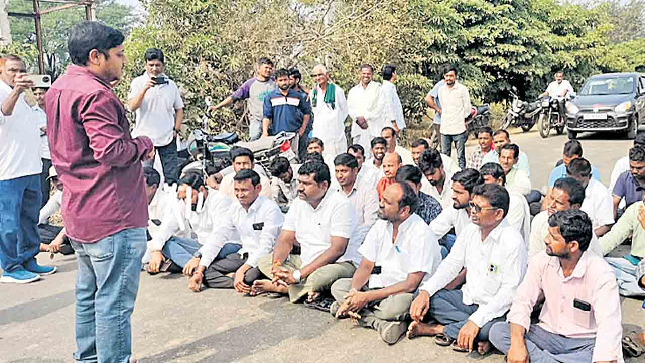 కరెంటు కోతలపై కర్షకుల కన్నెర్ర