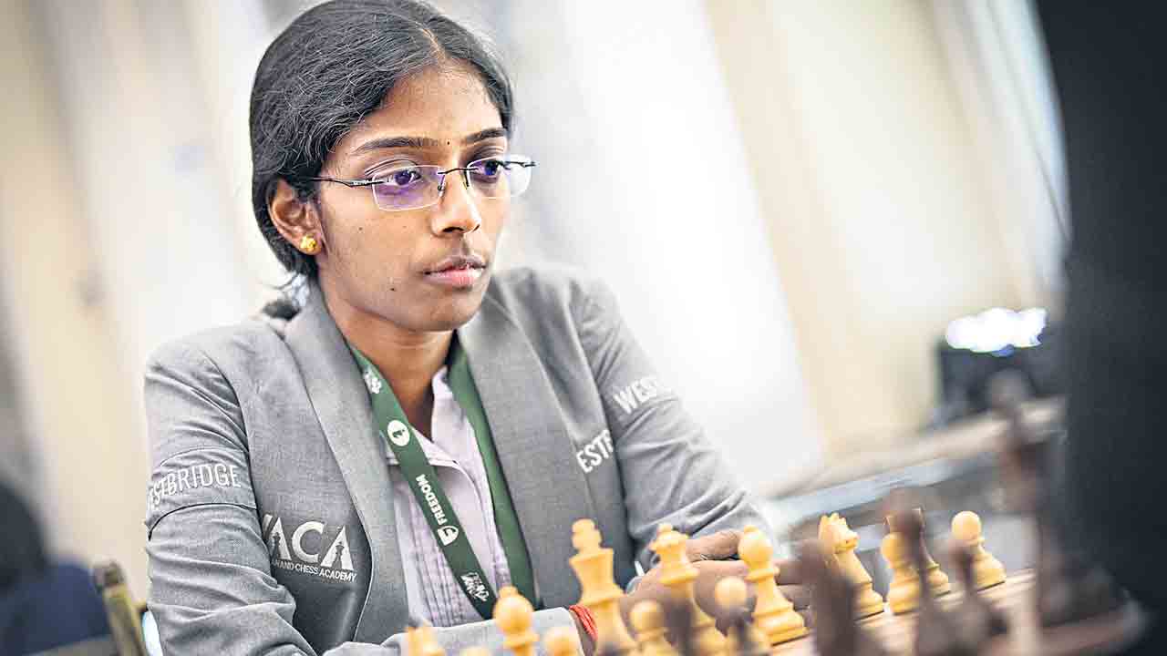 వైశాలికి కాంస్యం