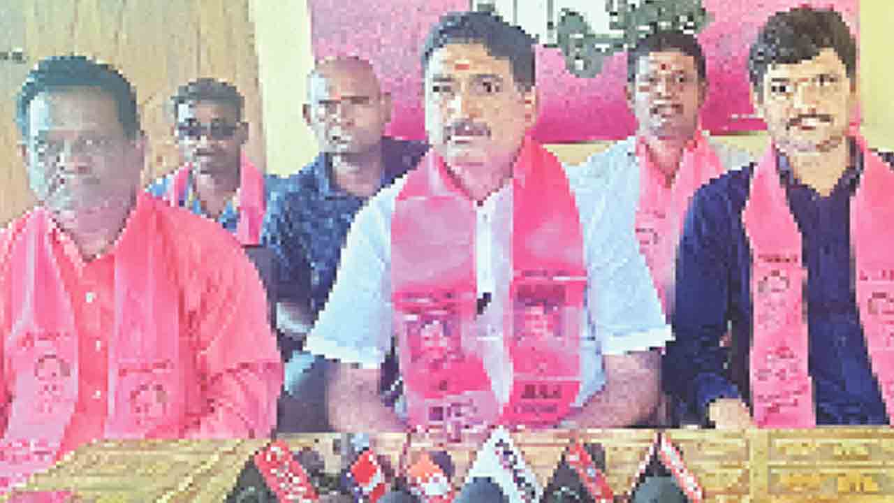 సంజయ్‌.. నీచ రాజకీయాలు మానుకో!