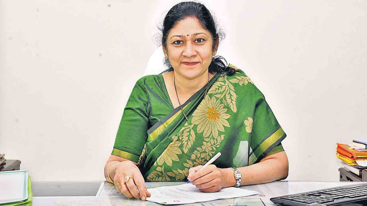 పీసీవోఎంగా పద్మజ బాధ్యతల స్వీకరణ