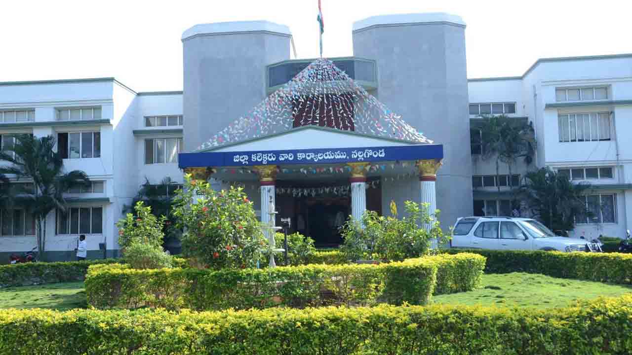 ఆఫీసుల్లో ఉండరు.. ఆన్సర్‌ చేయరు