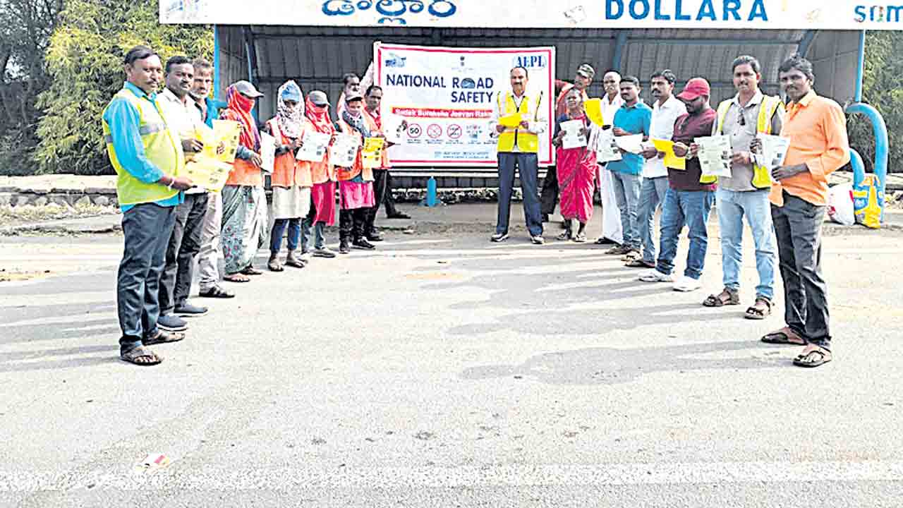 ట్రాఫిక్‌ నిబంధనలు పాటించాలి