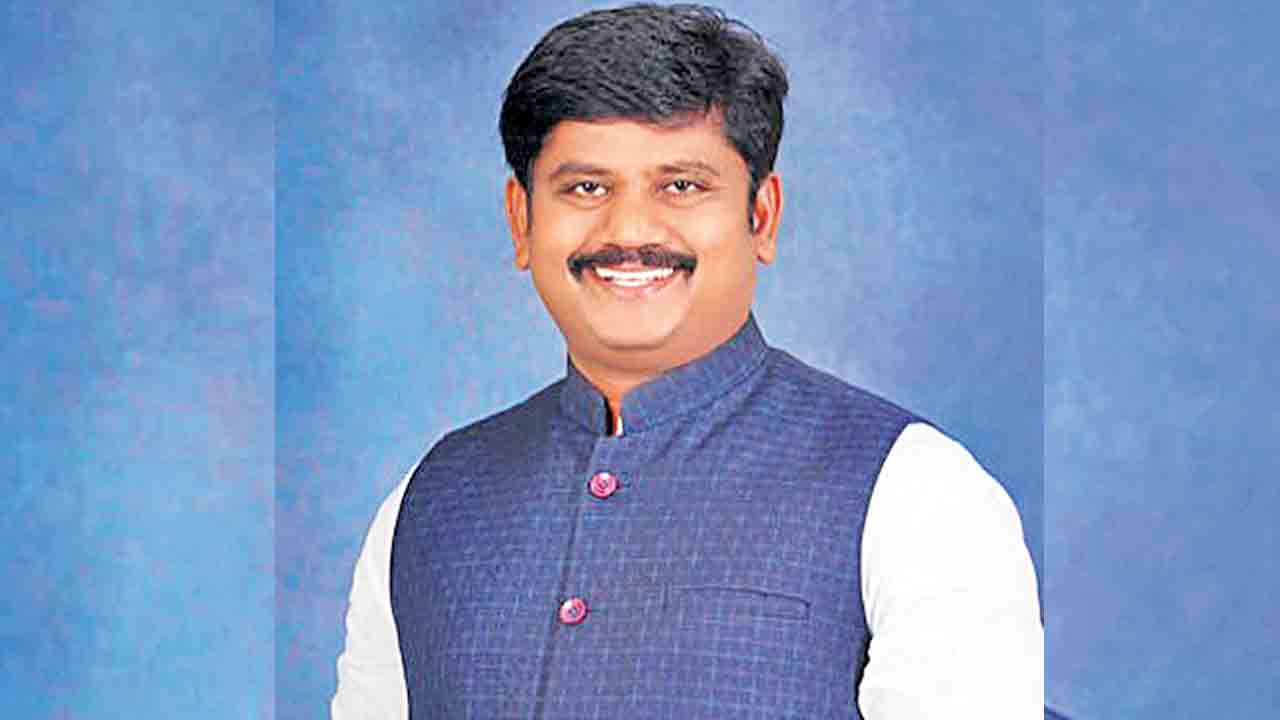 ప్రశ్నిస్తున్నందుకే కేసు