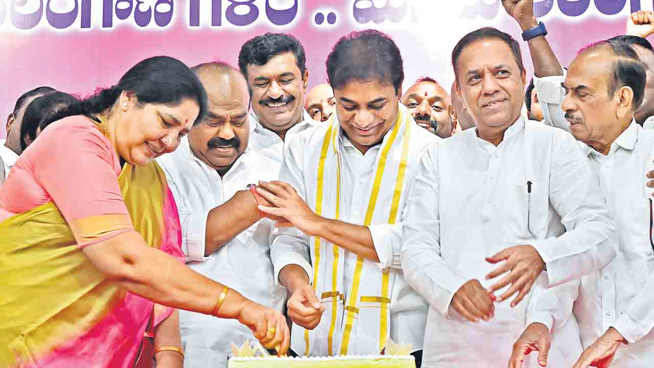 KTR | ఆర్‌ఆర్‌ఆర్‌లో 1200 కోట్ల స్కాం.. దోచుకునేందుకు మంత్రి స్కెచ్‌: కేటీఆర్‌