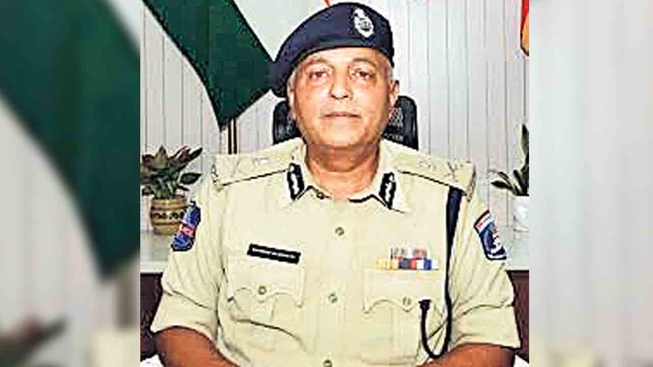 విద్యార్థులపై నిఘా