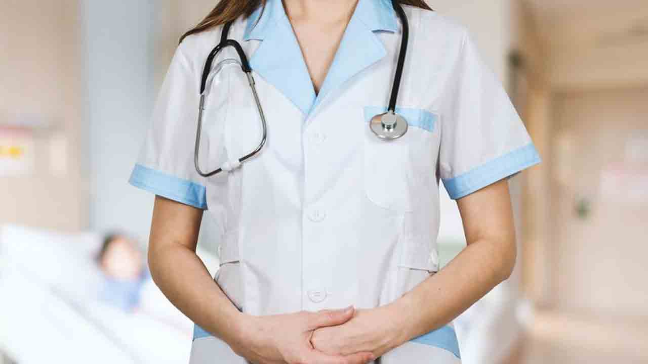 స్టాఫ్‌ నర్సులమా?.. నర్సింగ్‌ ఆఫీసర్లమా?