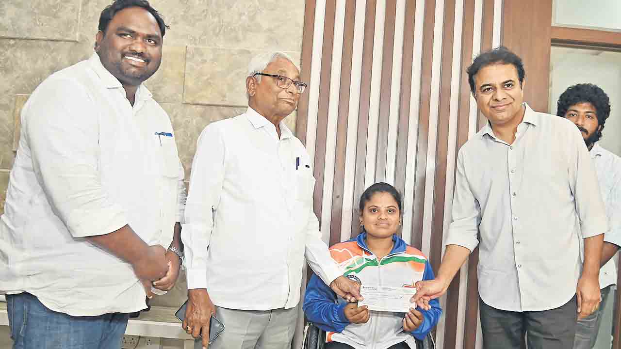 త్రోబాల్‌ ప్లేయర్‌ కృష్ణవేణికి చేయూత