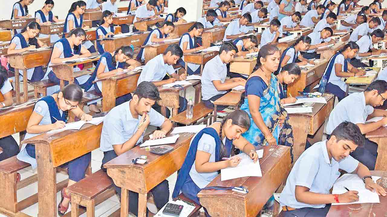 Inter Exam Fee | పరీక్ష ఫీజు 520.. ఫైన్‌ 2,500.. ఇంటర్‌ విద్యార్థుల పాలిటశాపంగా సర్కారు తప్పిదం