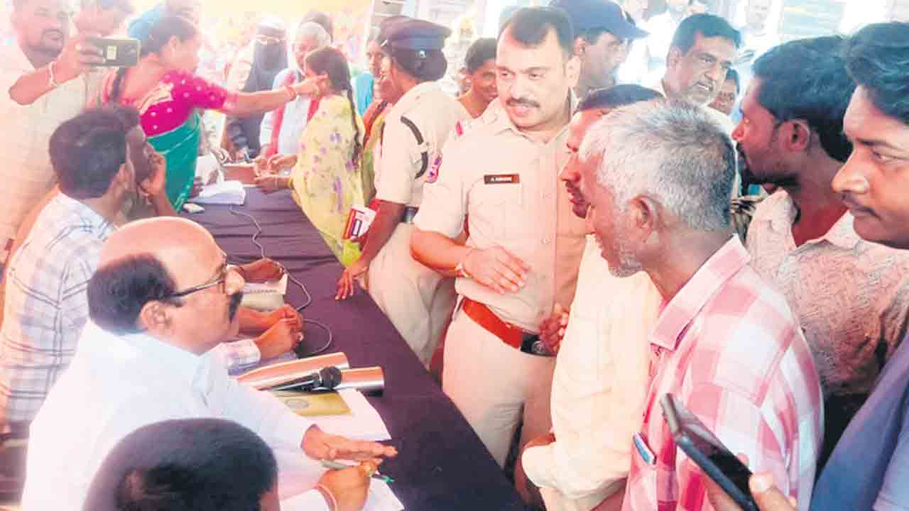 గ్రామసభల్లో లొల్లిలొల్లి