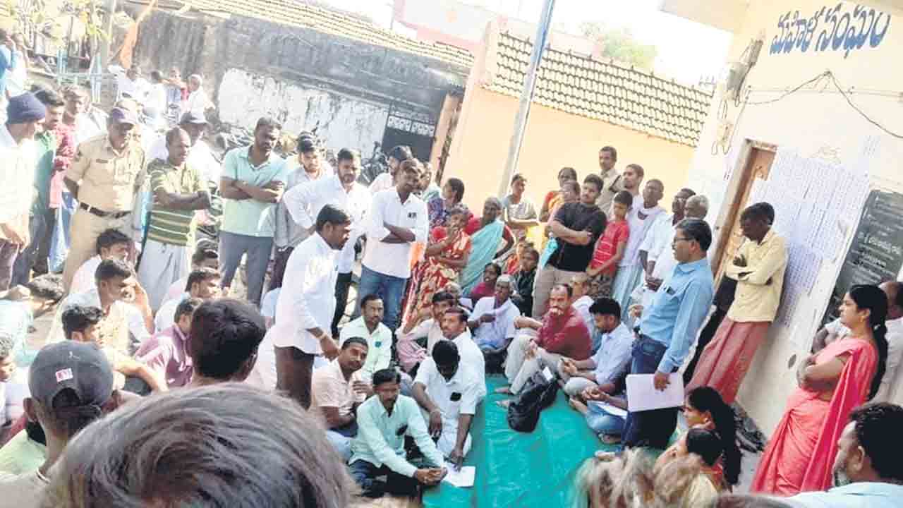 మాకేం తెల్వదు.. లిస్ట్‌ మంత్రి వద్దే ఫైనల్‌ అవుతుంది