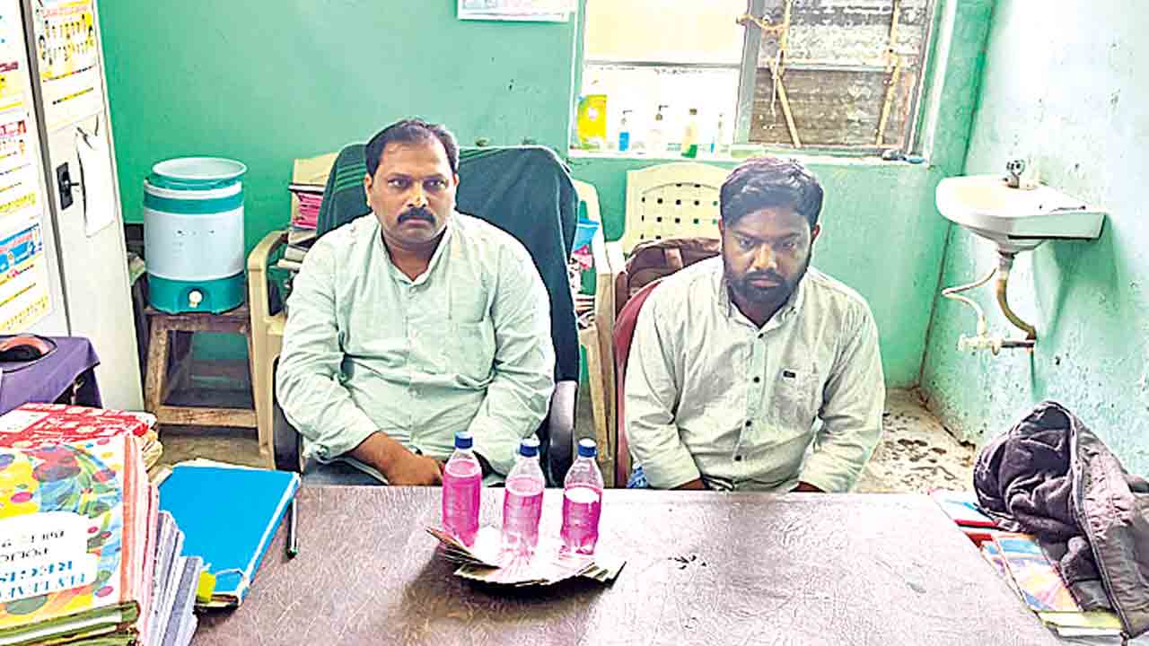 పింఛన్‌ మంజూరుకు 10 వేలు డిమాండ్‌