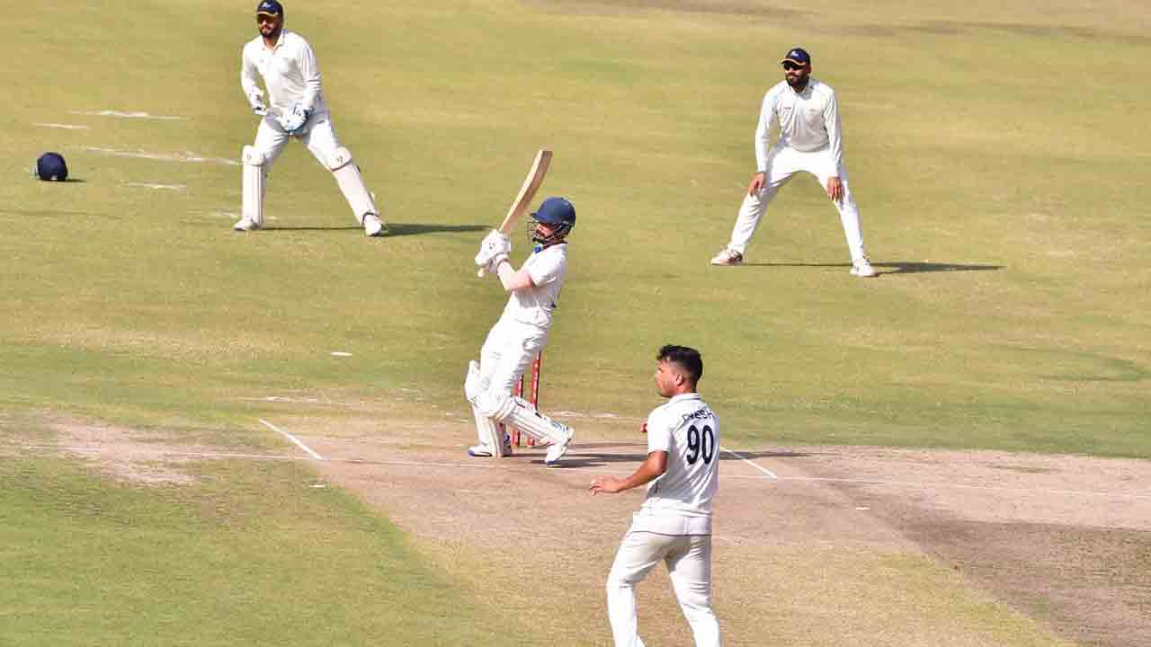 తన్మయ్‌ శతకం