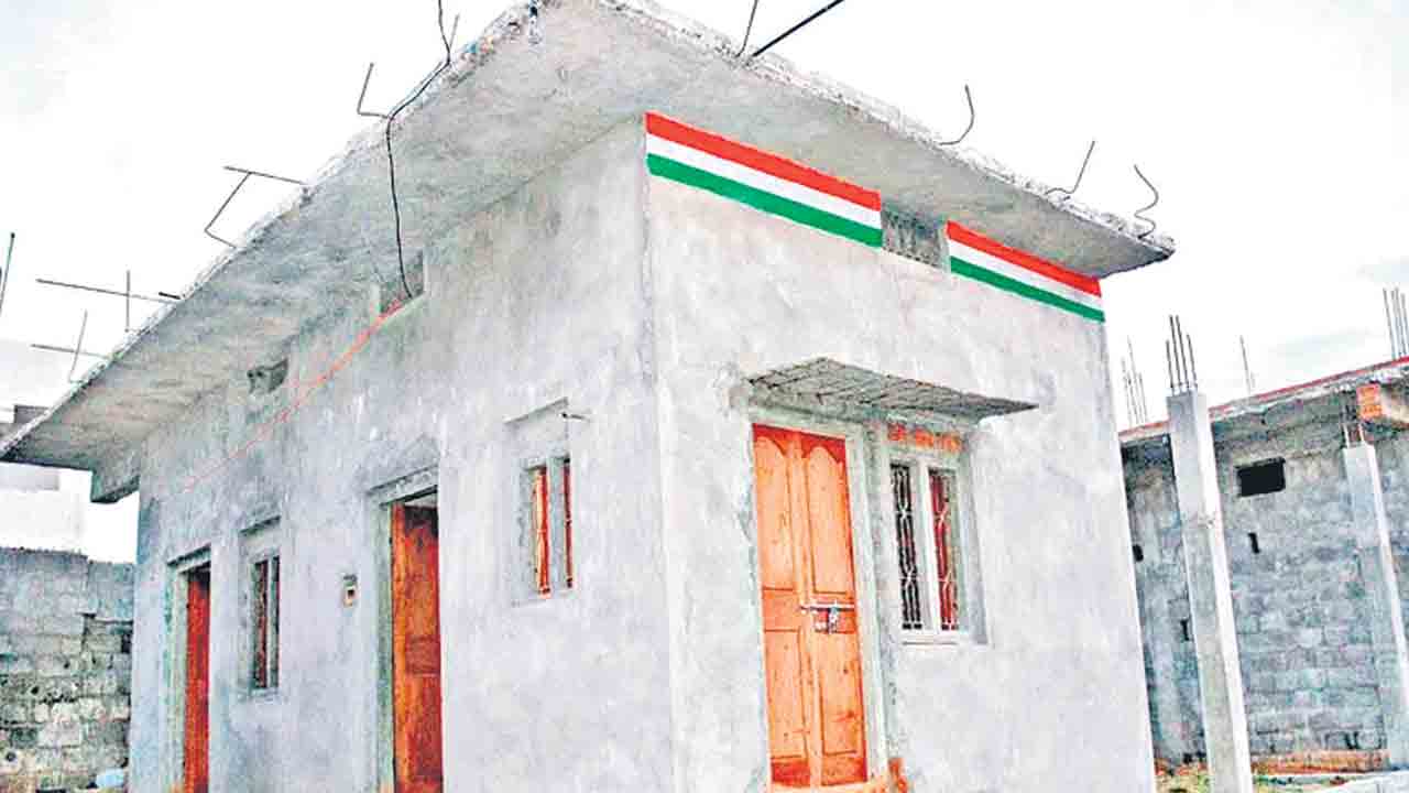 ‘ఇందిరమ్మ’లో అనర్హులు