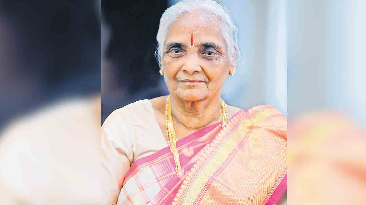 కేసీఆర్‌ సోదరి కన్నుమూత