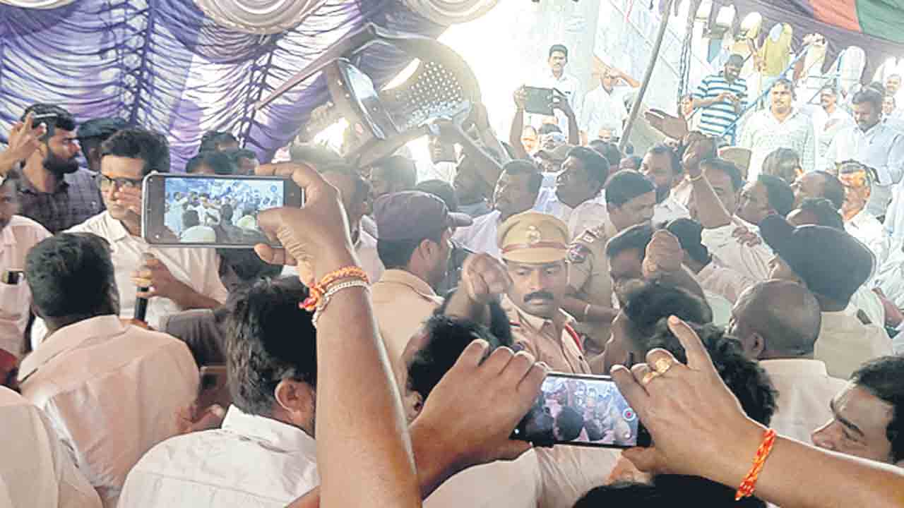 గ్రామ సభల్లో ఘర్షణలు