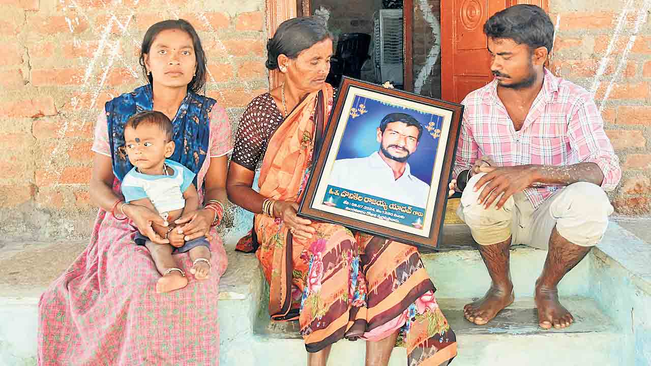 పంట ఎండింది.. పాణంబోయింది!