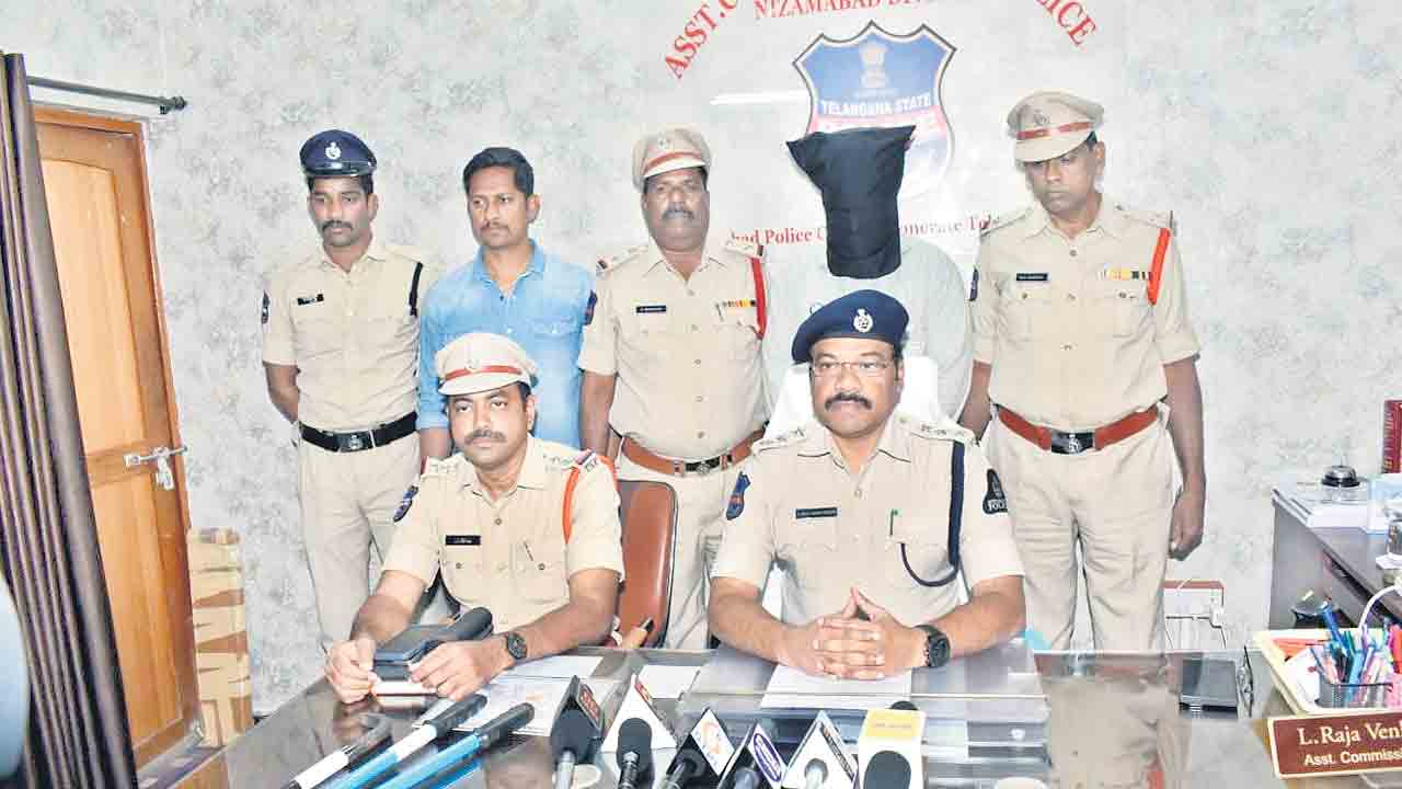 షట్టర్‌ లిఫ్టింగ్‌ దొంగల ముఠా నాయకుడి అరెస్టు