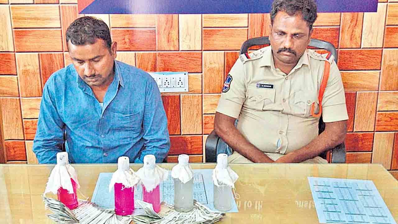 కేసు లేకుండా చేసేందుకు 3 లక్షలు
