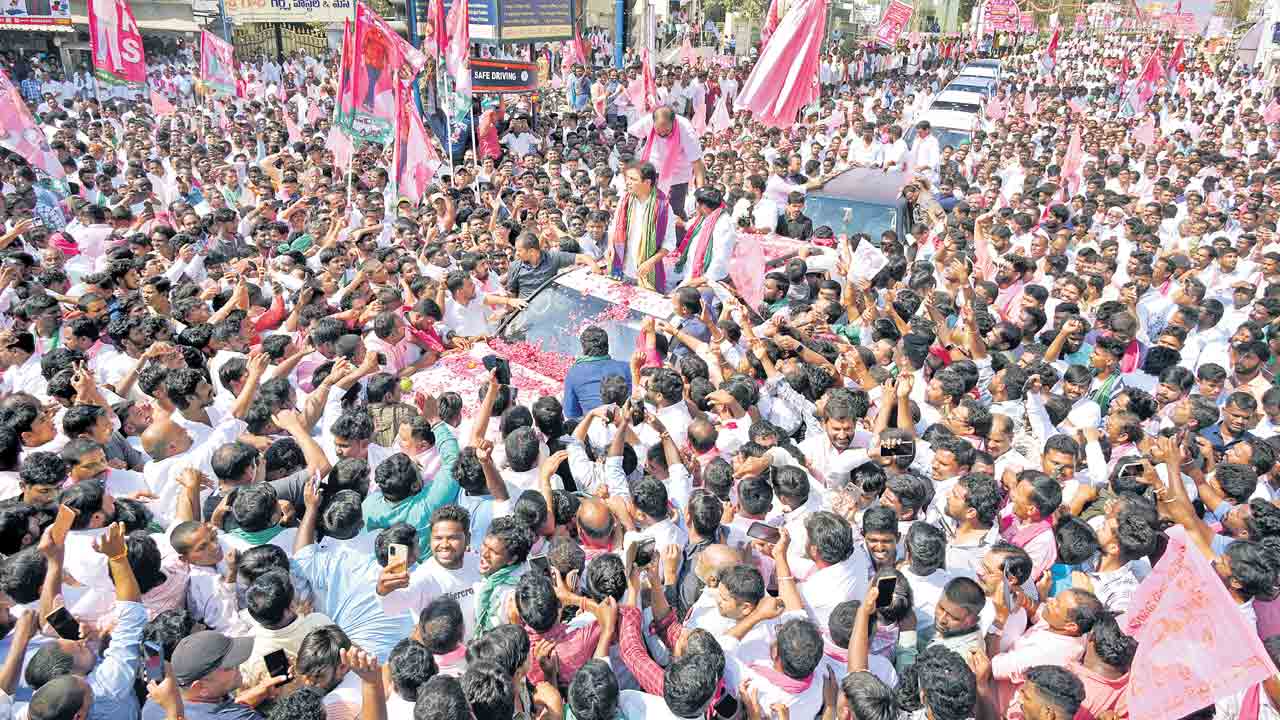 KTR | పోలీస్‌, అధికారులు అతిచేస్తే వడ్డీతో చెల్లిస్తం.. నల్లగొండ మహాధర్నాలో కేటీఆర్‌ హెచ్చరిక