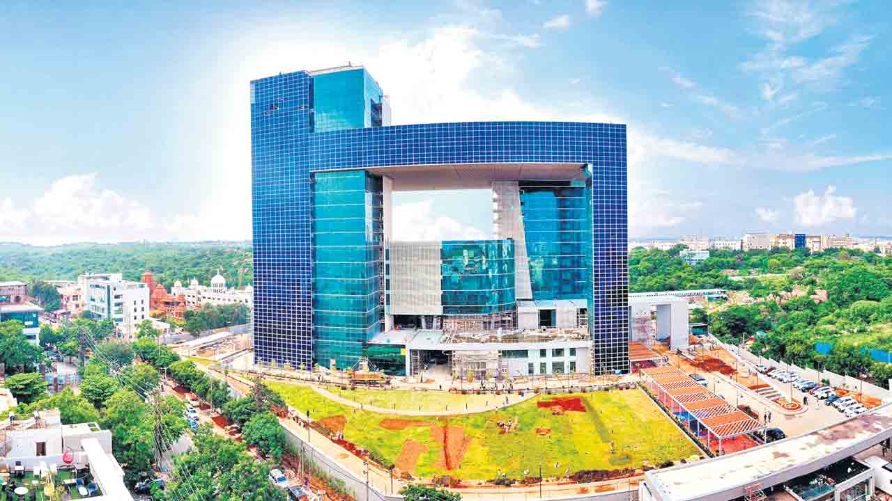 Revanth Reddy | నాడు విమర్శించి.. నేడు ముఖం చాటేసి.. సచివాలయానికి దూరంగా సీఎం రేవంత్‌