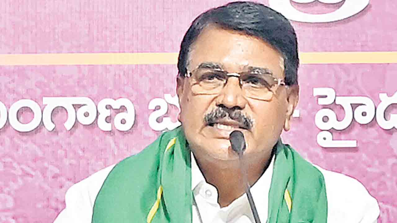 రైతులను ఓదార్చితే మీకేం బాధ?