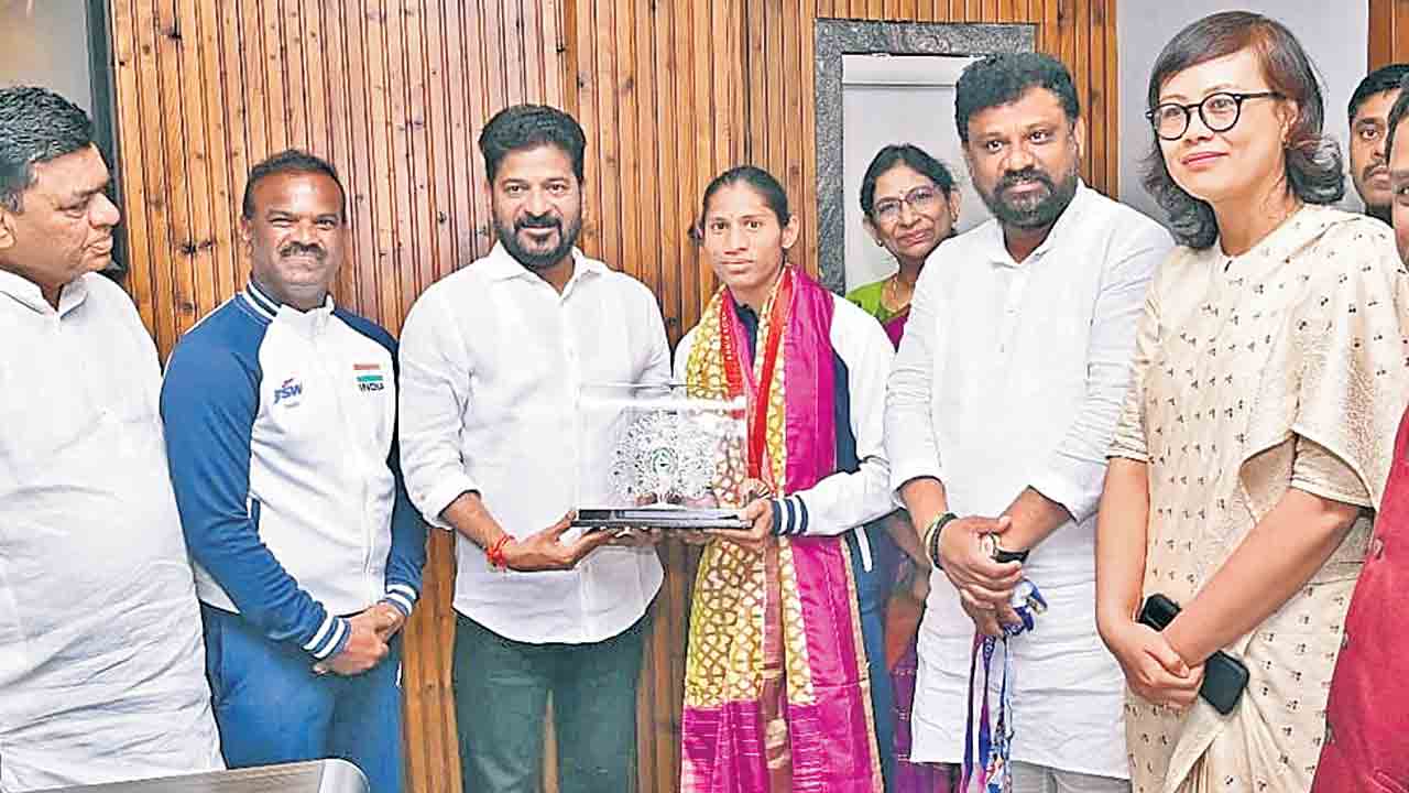 దివ్యాంగులకు జీవాంజి దీప్తి గర్వకారణం