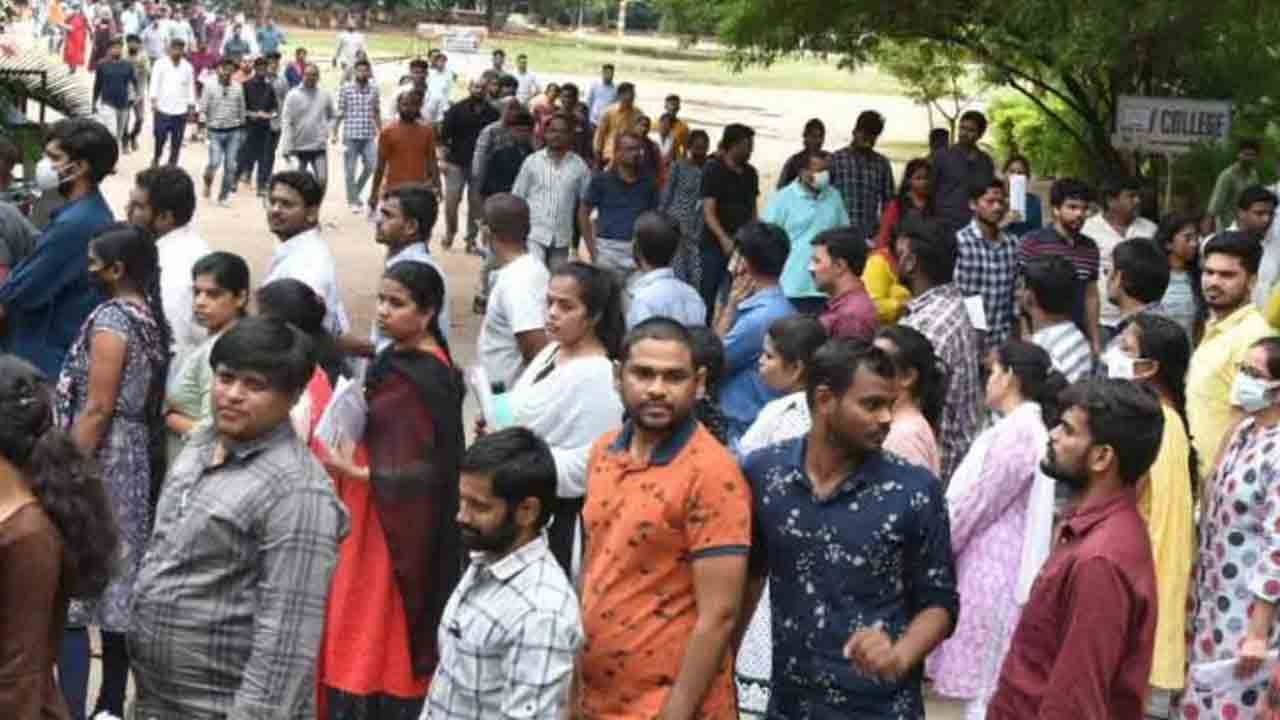 2 లక్షల ఉద్యోగాలు ఎప్పుడిస్తరు?