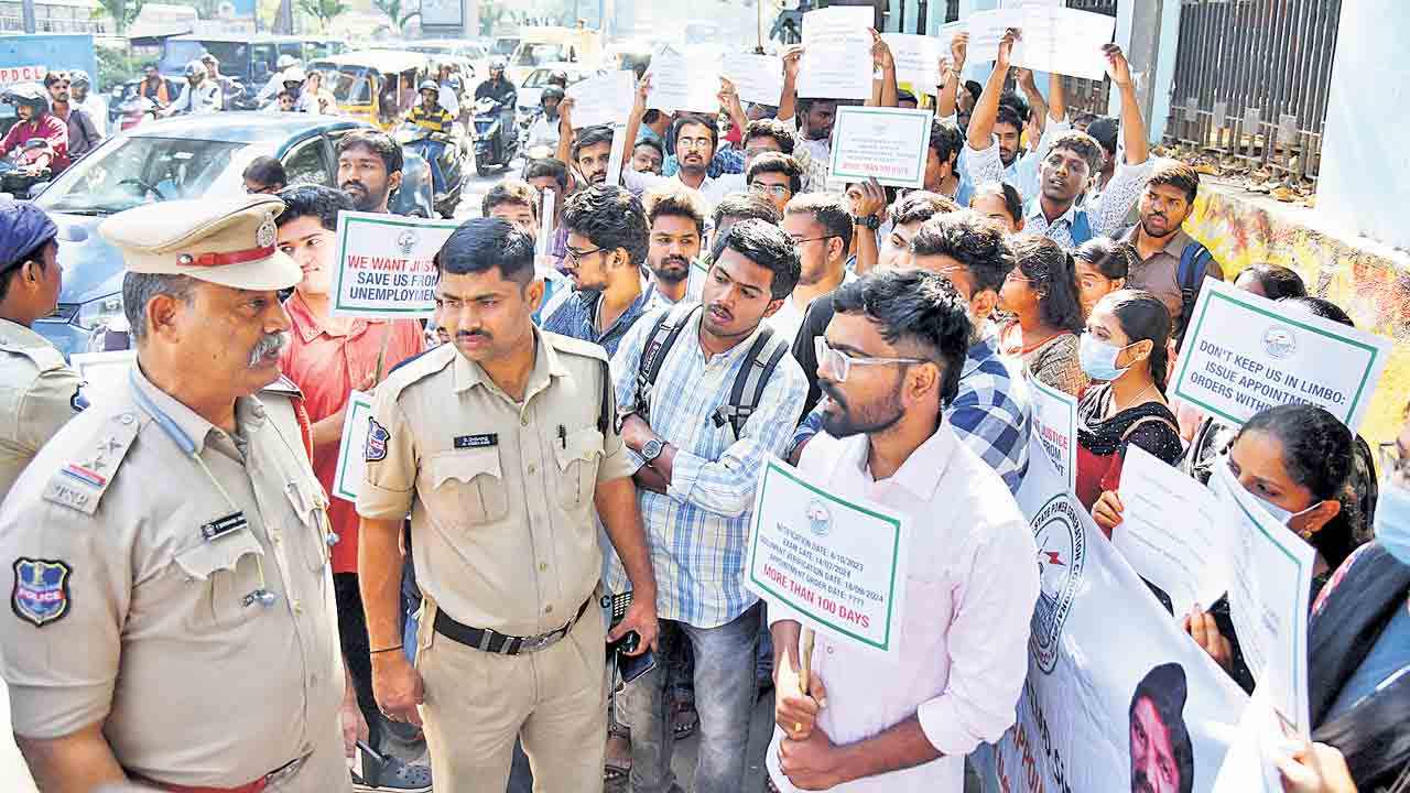 Telangana | సర్కార్‌ను నమ్మి నిరుద్యోగులైనం.. జెన్‌కోలో ఉద్యోగం వచ్చినదని కేంద్ర కొలువులకు రాజీనామా చేశాం!