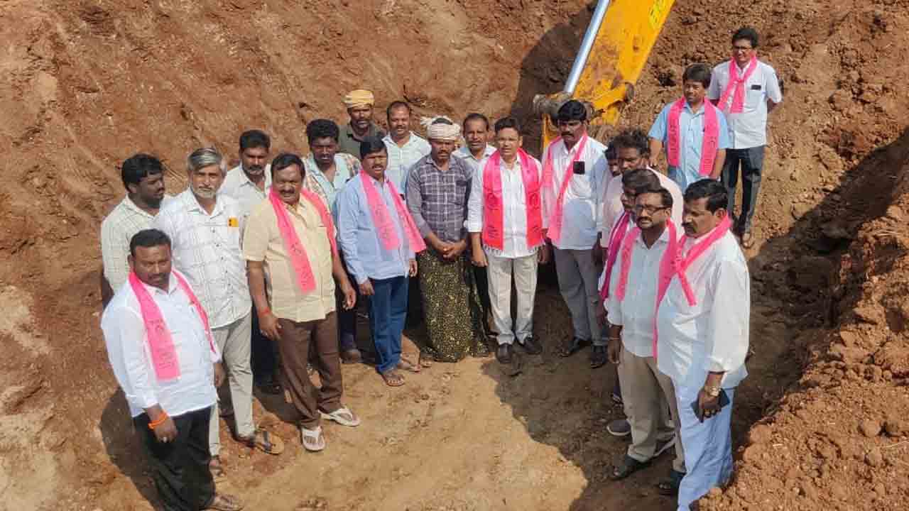 మట్టి మాఫియాకు అధికారుల ప్రోత్సాహం