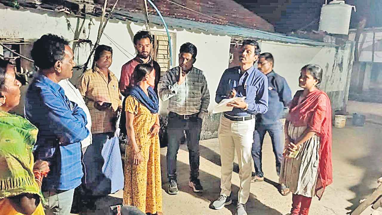 Congress Govt | అర్ధరాత్రి సర్వేలు.. ప్రభుత్వ ఆదేశాలతో అధికారుల ఉరుకులు పరుగులు