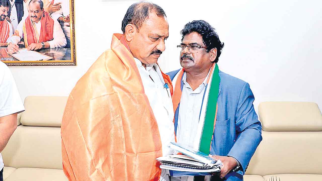 Congress Govt | ఉద్యోగ విరమణ వయస్సు పెంపు.. లక్షల మంది నిరుద్యోగుల నోట్లో మట్టి కొట్టడమే..