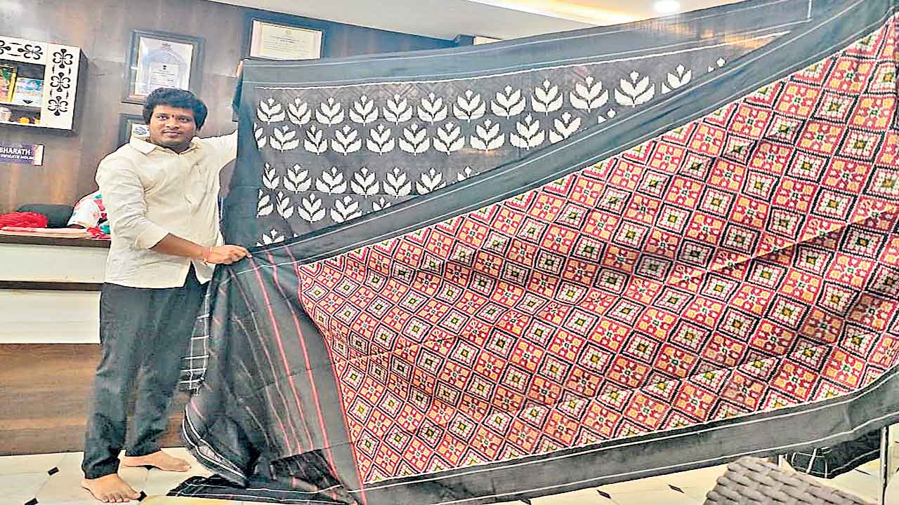 చేనేత కళాకారుడి నైపుణ్యం