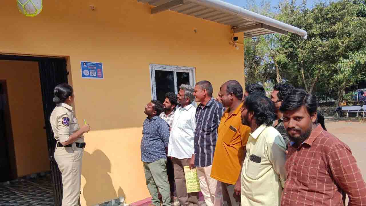 పీఎస్‌లలో ‘క్యూఆర్‌’ కోడ్‌