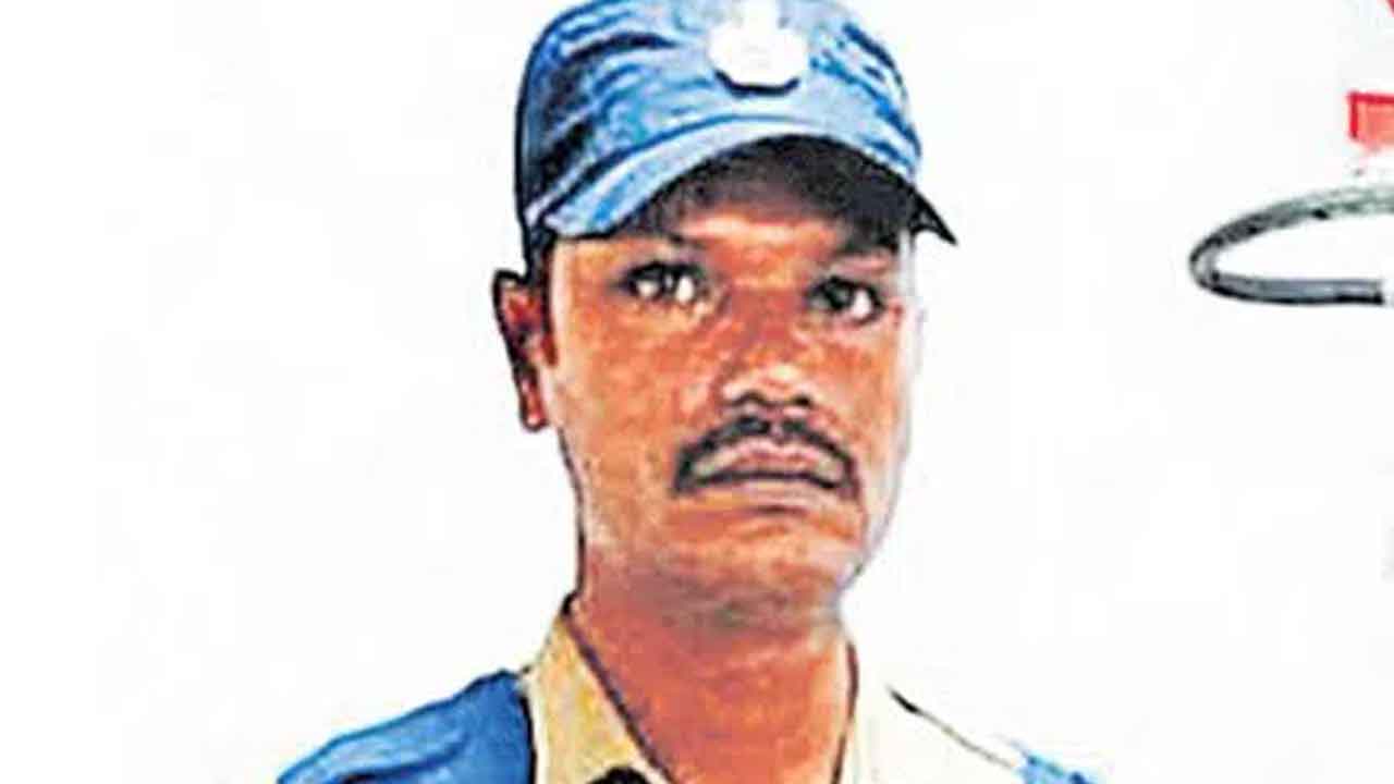 ఉరేసుకొని కానిస్టేబుల్‌ ఆత్మహత్య