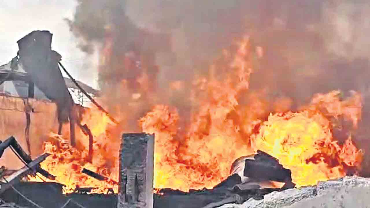 రసాయన గోదాంలో పేలుడు