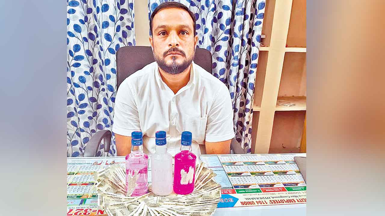 ట్రాన్స్‌ఫార్మర్‌ కోసం 20 వేలు లంచం