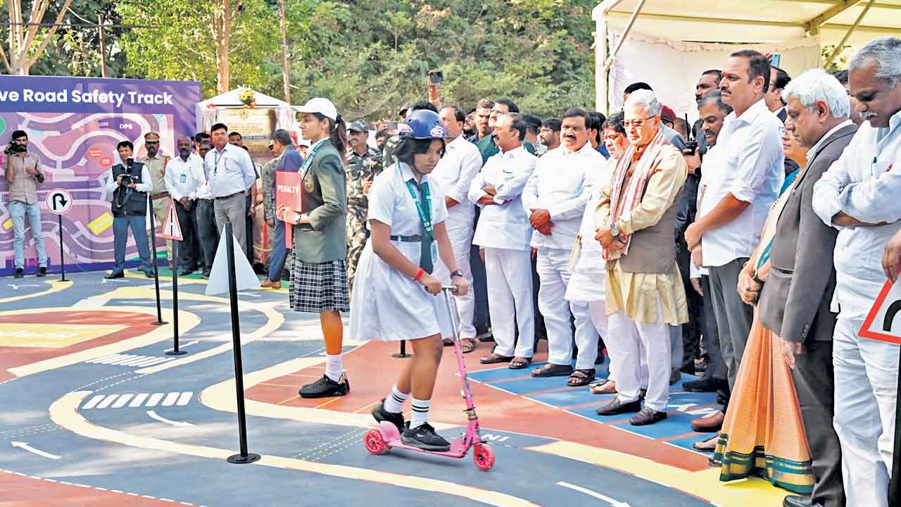 విద్యార్థి దశలోనే అవగాహన పెంపొందించుకోవాలి