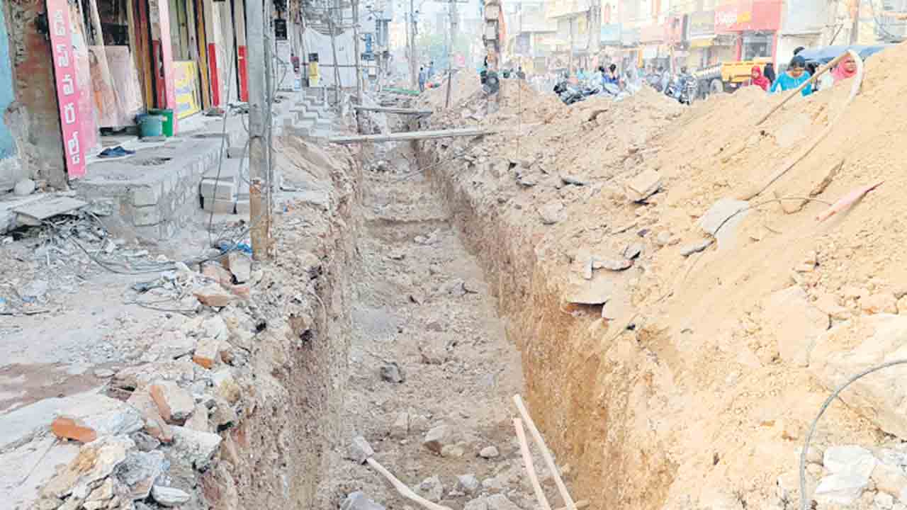 తవ్వి, పూడ్చిన కాలువకు రూ. రెండు లక్షలు