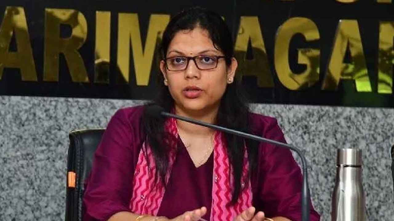 అధికారులకు కలెక్టర్‌ మెమోలు