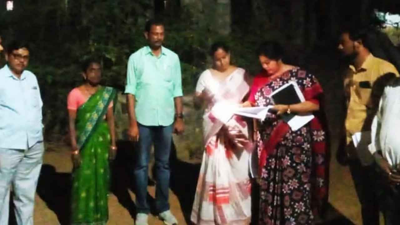 అర్ధరాత్రి అధికారుల సర్వేలు