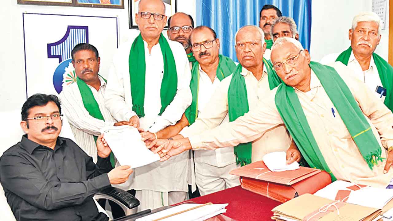 రైతు వ్యతిరేక విధానాలు వీడాలి